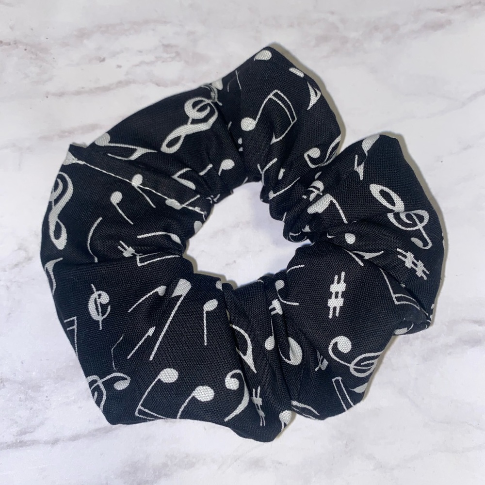 Music notes scrunchie
